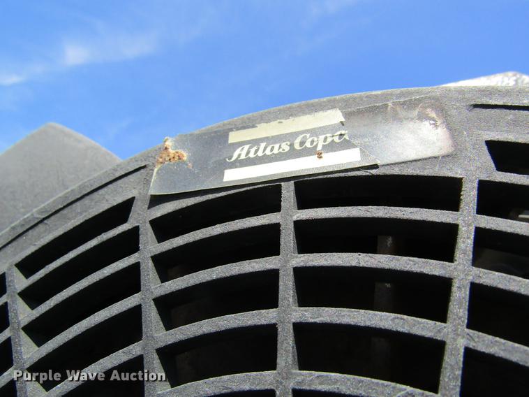 image for item DC4323 2000 Ford F650 service truck