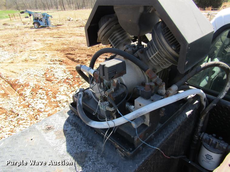 image for item DC4323 2000 Ford F650 service truck