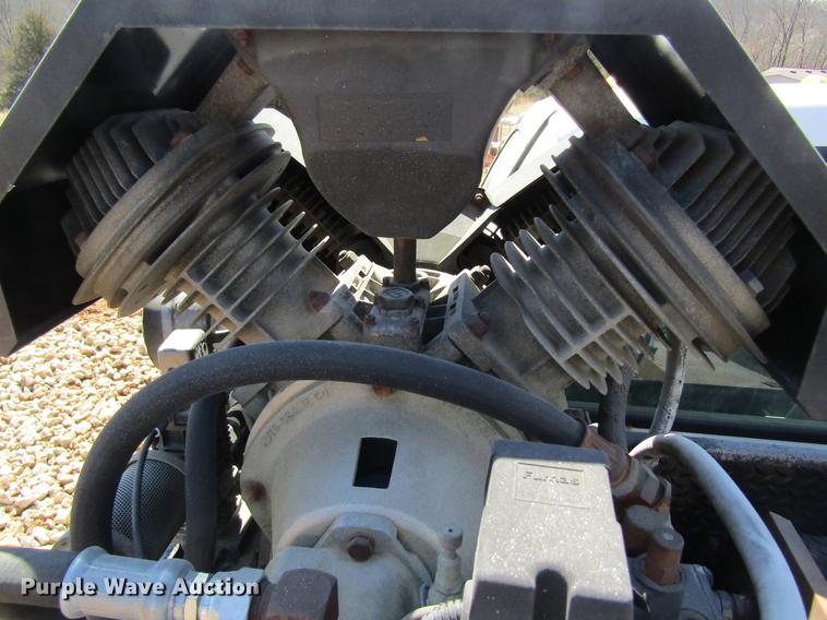 image for item DC4323 2000 Ford F650 service truck