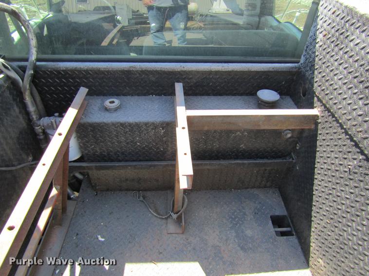 image for item DC4323 2000 Ford F650 service truck