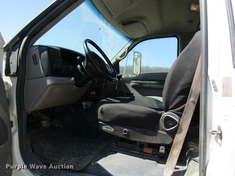 image for item DC4323 2000 Ford F650 service truck