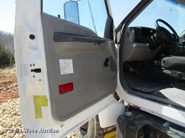 image for item DC4323 2000 Ford F650 service truck