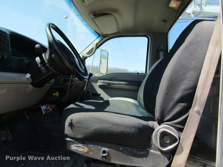 image for item DC4323 2000 Ford F650 service truck