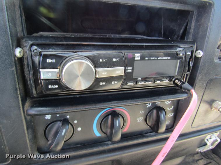 image for item DC4323 2000 Ford F650 service truck