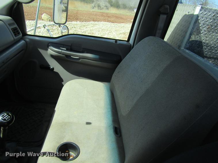 image for item DC4323 2000 Ford F650 service truck