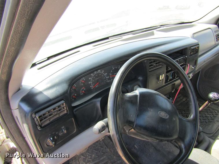 image for item DC4323 2000 Ford F650 service truck