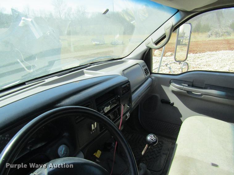 image for item DC4323 2000 Ford F650 service truck