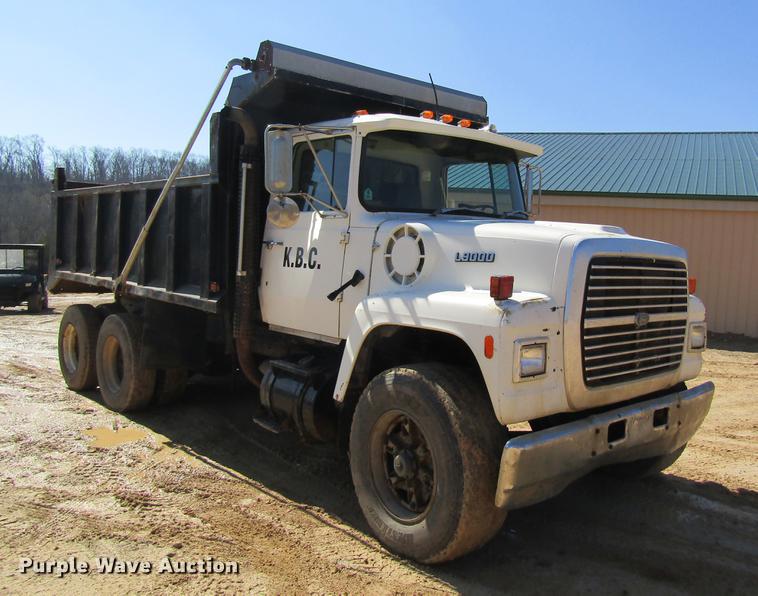 image for item DC4326 1989 Ford LT9000 dump truck