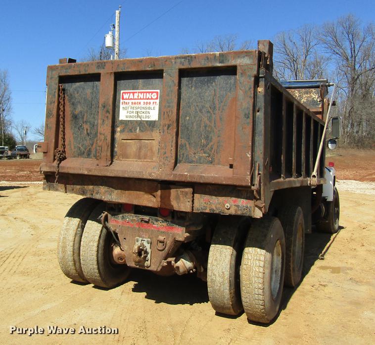 image for item DC4326 1989 Ford LT9000 dump truck