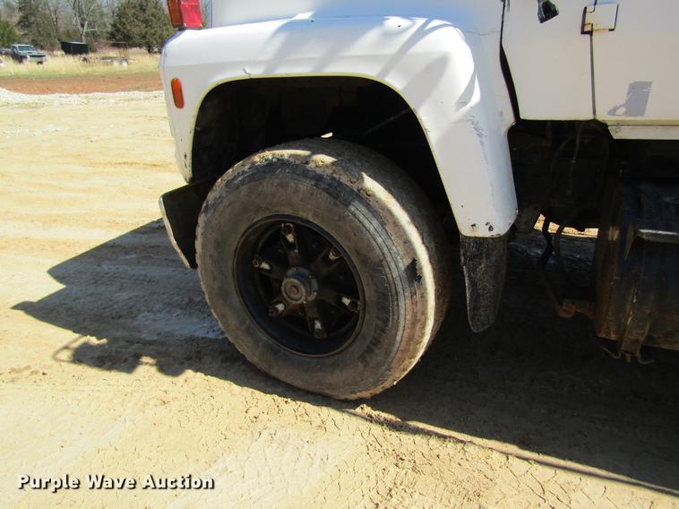 image for item DC4326 1989 Ford LT9000 dump truck