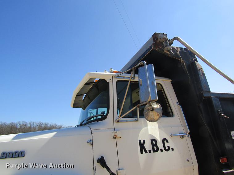 image for item DC4326 1989 Ford LT9000 dump truck