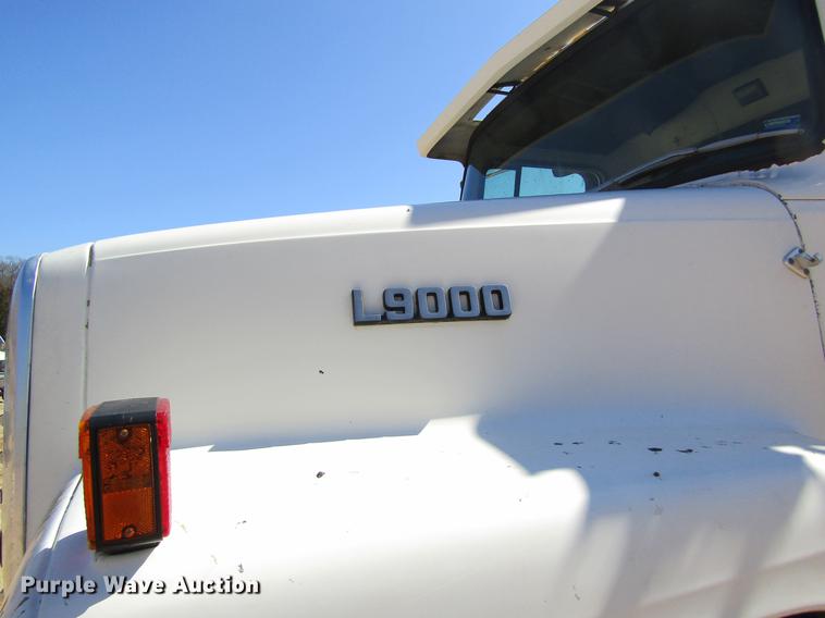 image for item DC4326 1989 Ford LT9000 dump truck