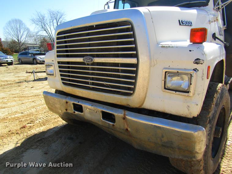 image for item DC4326 1989 Ford LT9000 dump truck
