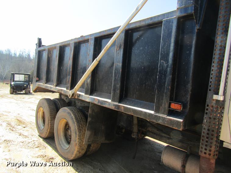 image for item DC4326 1989 Ford LT9000 dump truck
