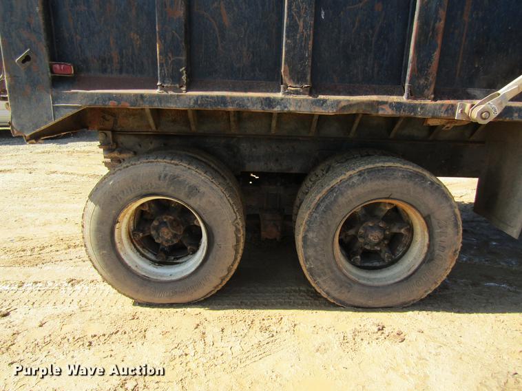 image for item DC4326 1989 Ford LT9000 dump truck