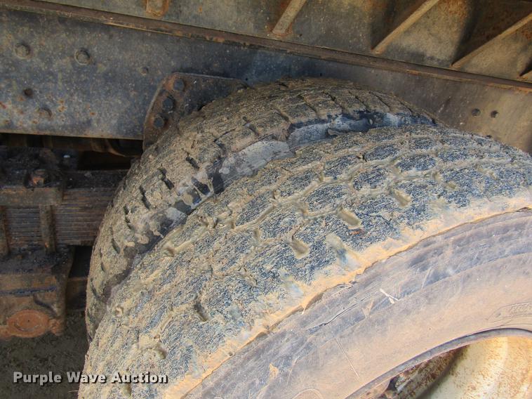 image for item DC4326 1989 Ford LT9000 dump truck