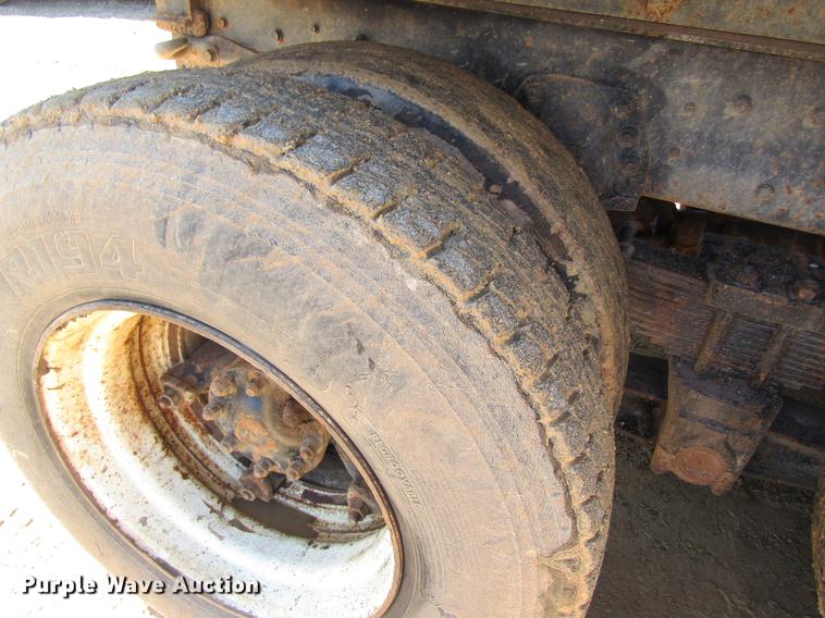 image for item DC4326 1989 Ford LT9000 dump truck
