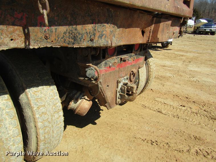 image for item DC4326 1989 Ford LT9000 dump truck
