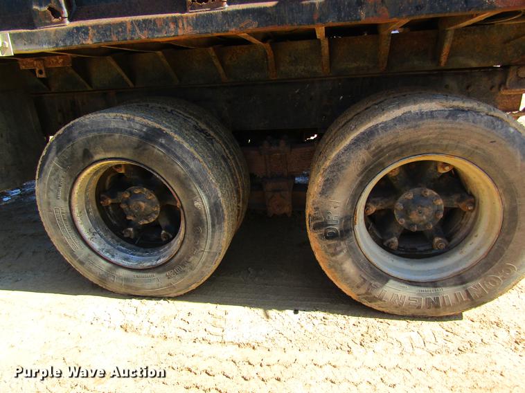 image for item DC4326 1989 Ford LT9000 dump truck