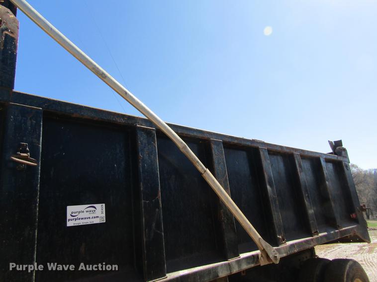 image for item DC4326 1989 Ford LT9000 dump truck