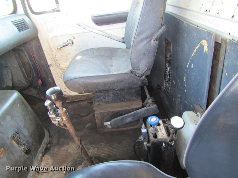 image for item DC4326 1989 Ford LT9000 dump truck