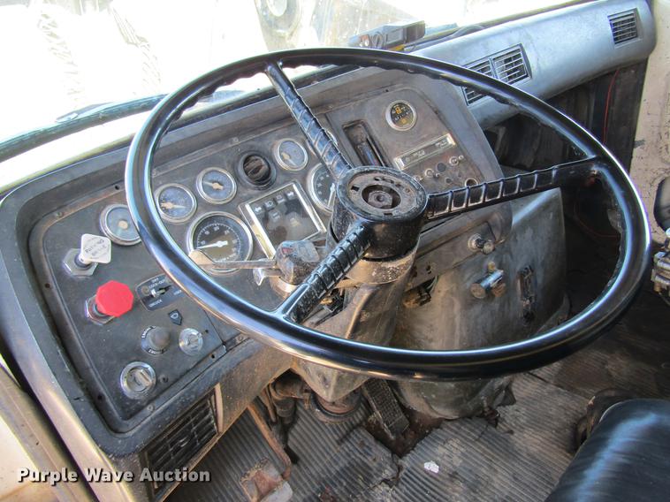 image for item DC4326 1989 Ford LT9000 dump truck