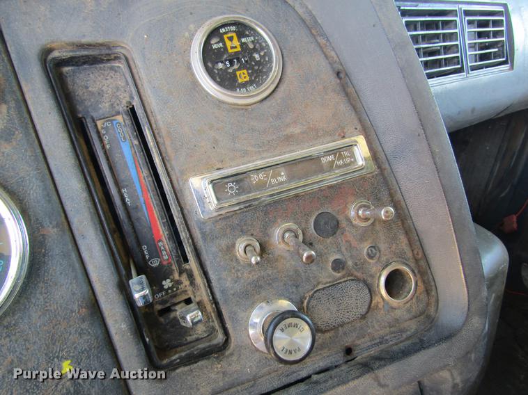 image for item DC4326 1989 Ford LT9000 dump truck