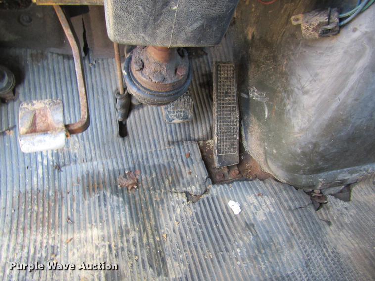 image for item DC4326 1989 Ford LT9000 dump truck