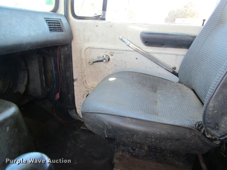 image for item DC4326 1989 Ford LT9000 dump truck