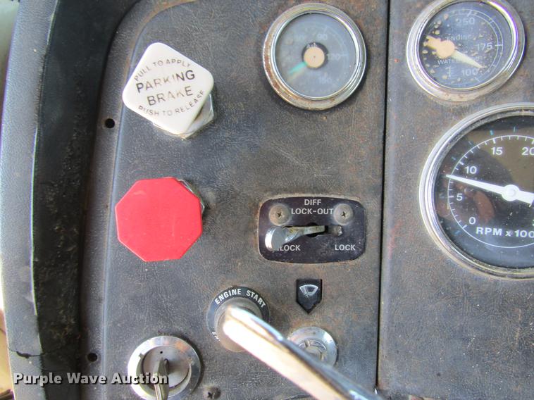 image for item DC4326 1989 Ford LT9000 dump truck