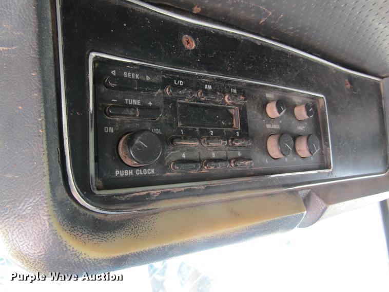 image for item DC4326 1989 Ford LT9000 dump truck