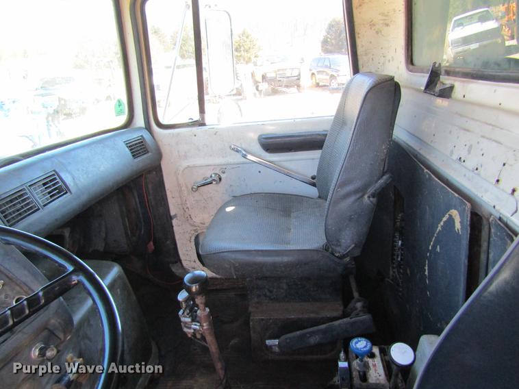 image for item DC4326 1989 Ford LT9000 dump truck