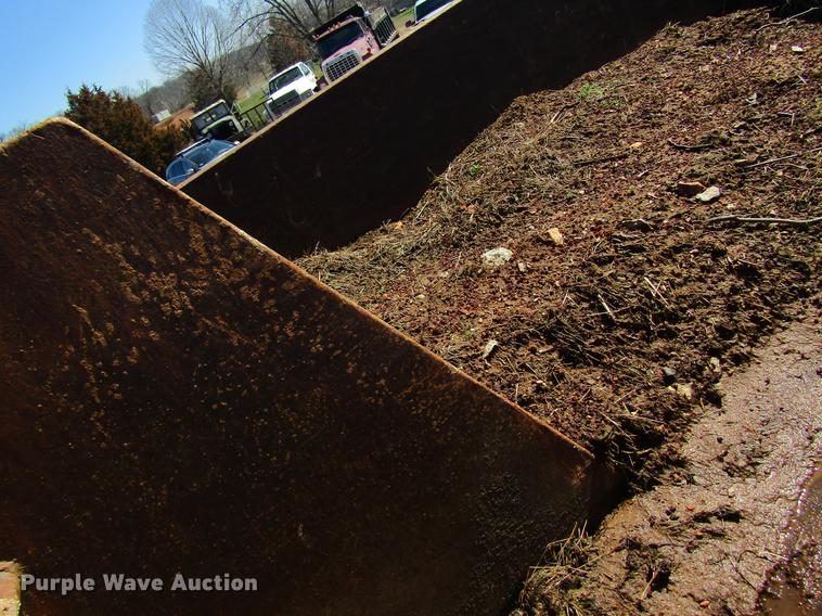 image for item DC4326 1989 Ford LT9000 dump truck