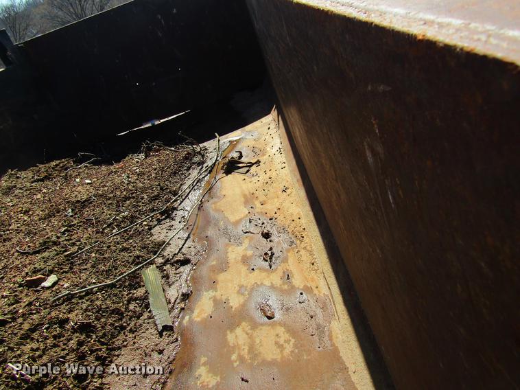 image for item DC4326 1989 Ford LT9000 dump truck