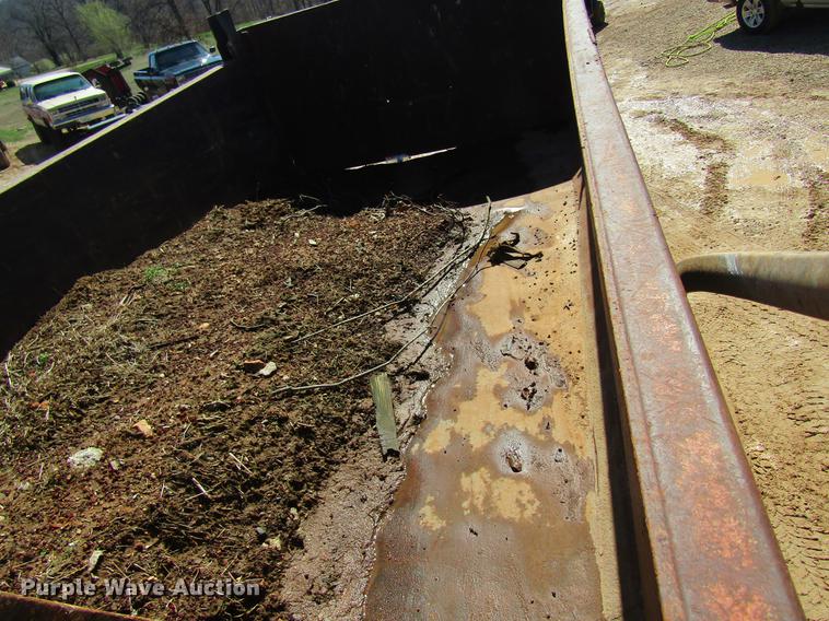 image for item DC4326 1989 Ford LT9000 dump truck