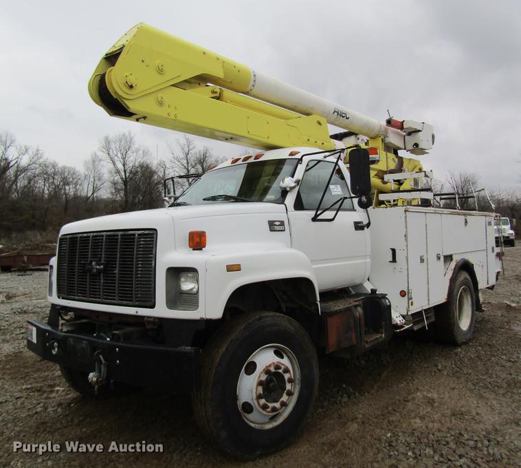 image for item DC4331 2001 Chevrolet C7500 bucket truck