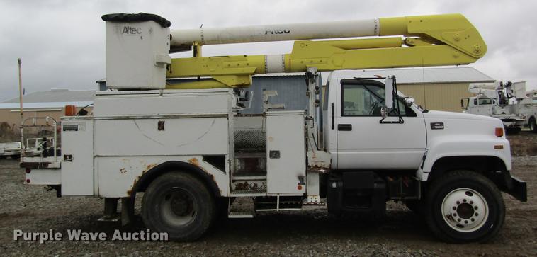 image for item DC4331 2001 Chevrolet C7500 bucket truck