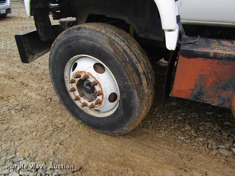 image for item DC4331 2001 Chevrolet C7500 bucket truck