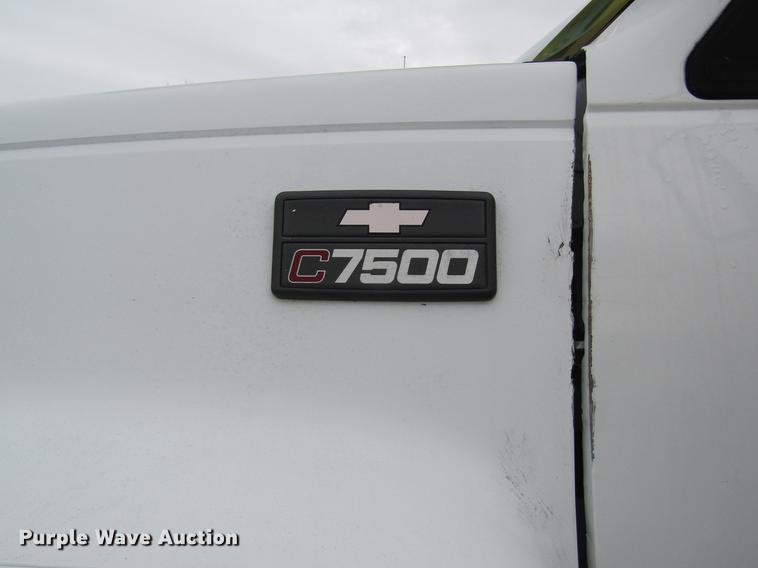 image for item DC4331 2001 Chevrolet C7500 bucket truck