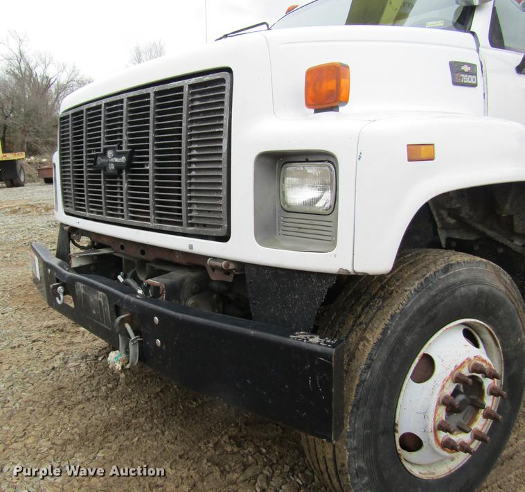 image for item DC4331 2001 Chevrolet C7500 bucket truck