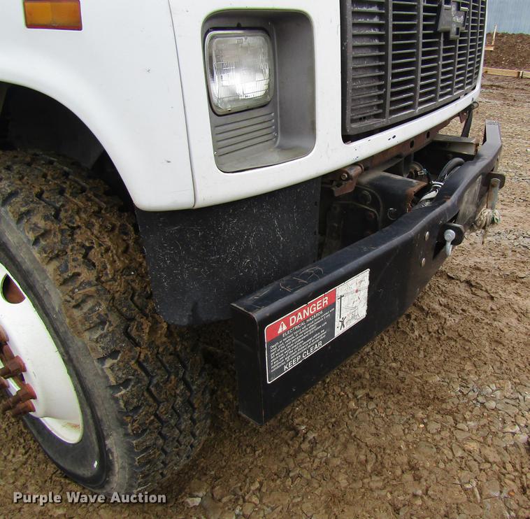 image for item DC4331 2001 Chevrolet C7500 bucket truck