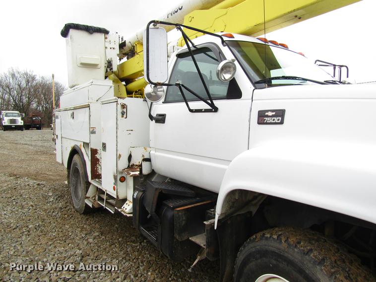 image for item DC4331 2001 Chevrolet C7500 bucket truck