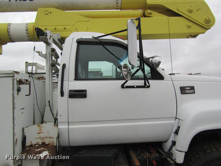 image for item DC4331 2001 Chevrolet C7500 bucket truck