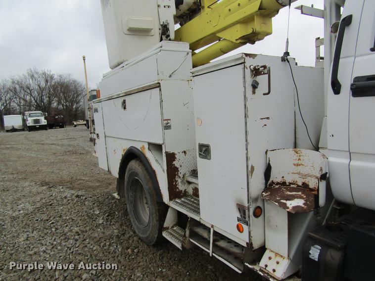 image for item DC4331 2001 Chevrolet C7500 bucket truck