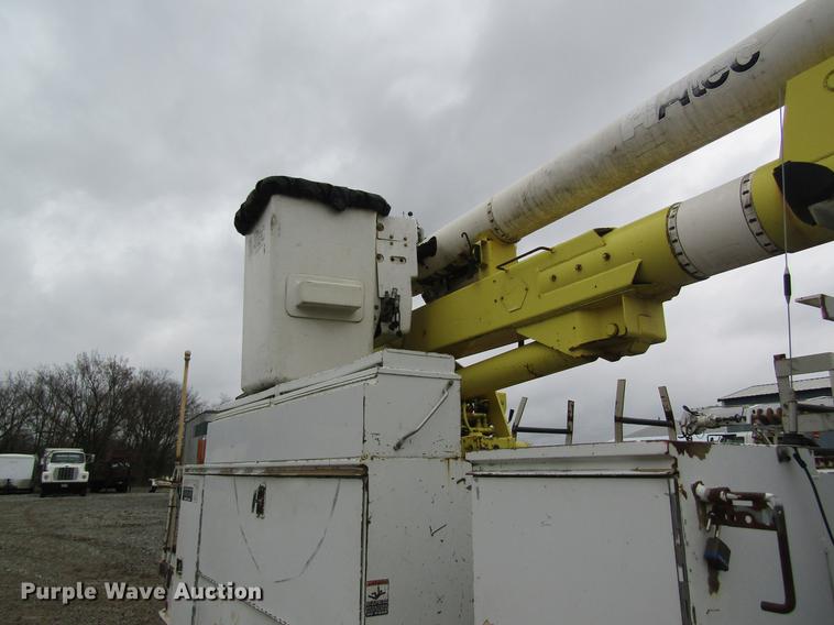 image for item DC4331 2001 Chevrolet C7500 bucket truck