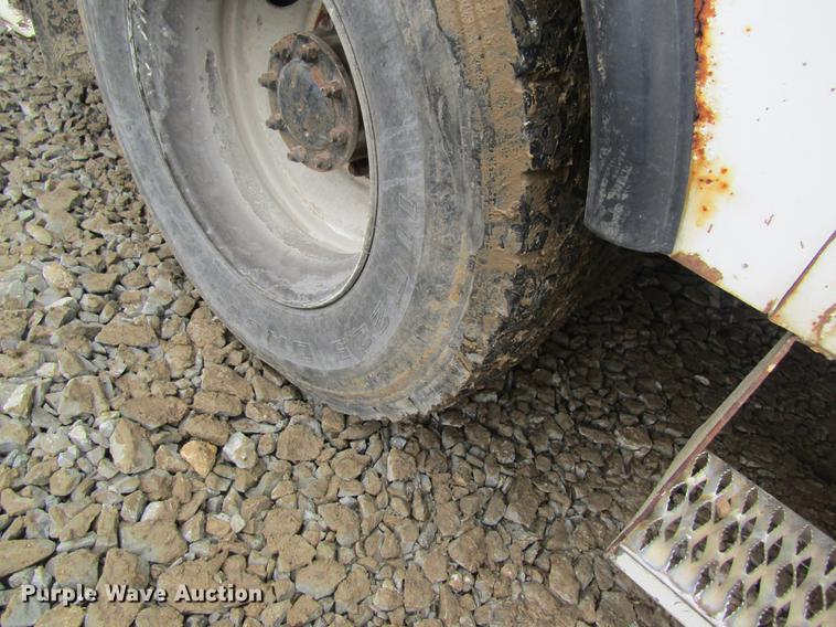 image for item DC4331 2001 Chevrolet C7500 bucket truck