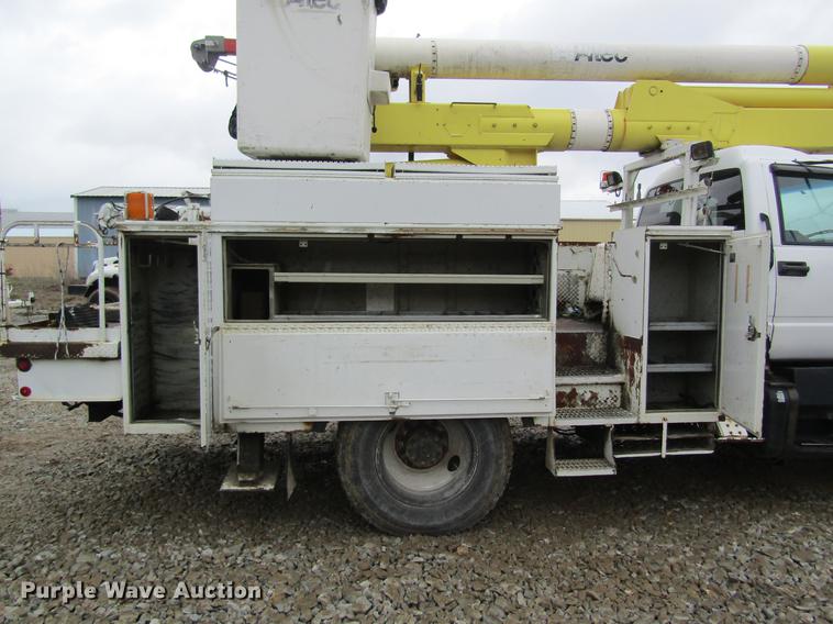 image for item DC4331 2001 Chevrolet C7500 bucket truck