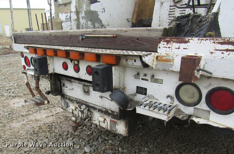 image for item DC4331 2001 Chevrolet C7500 bucket truck