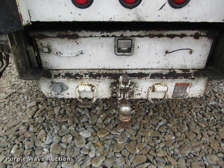 image for item DC4331 2001 Chevrolet C7500 bucket truck