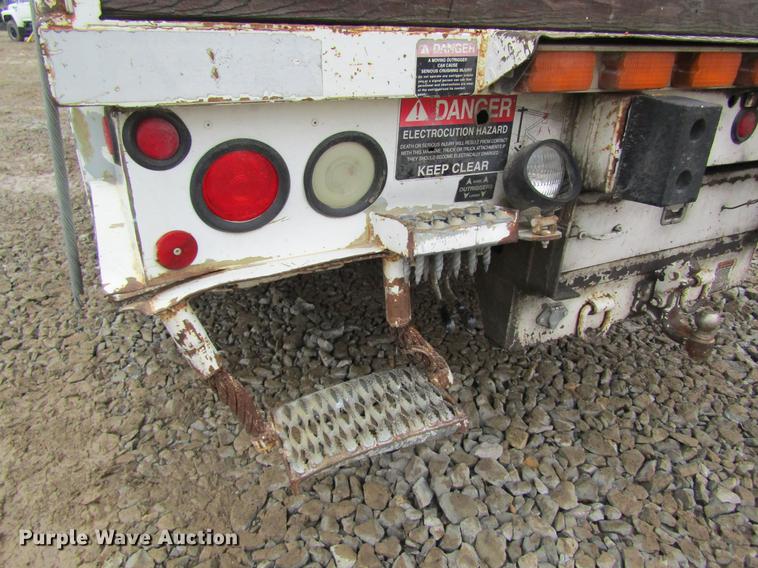 image for item DC4331 2001 Chevrolet C7500 bucket truck